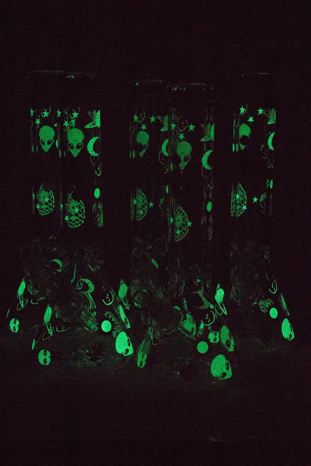 Infyniti 14" Pineapple Glow In The Dark 7 mm Glass Bong - Image 2