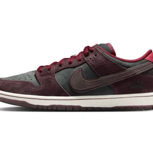 Nike SB Dunk Low Riot